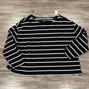 Old Navy Black and White Striped 3/4 Sleeve Tee